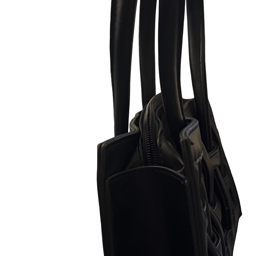 Black Woven Handbag - Picture 6 of 7